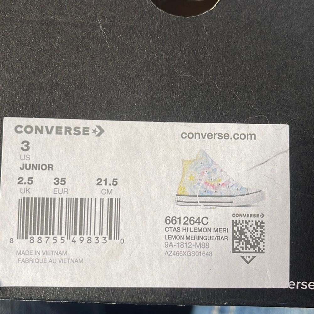 Junior converse size 3 US